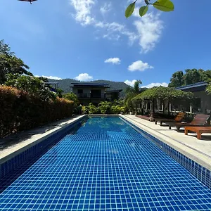 Baan Chainarong Station touristique